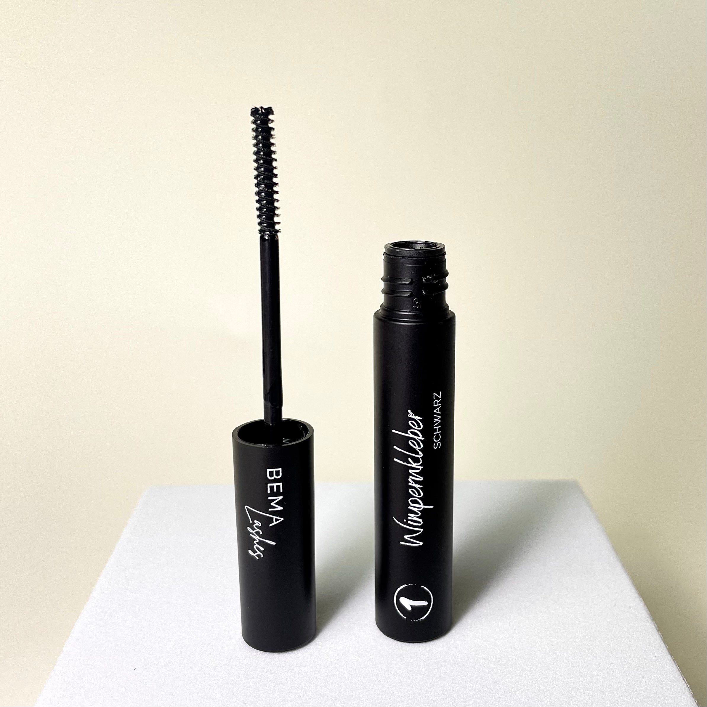 Wimpernkleber schwarz